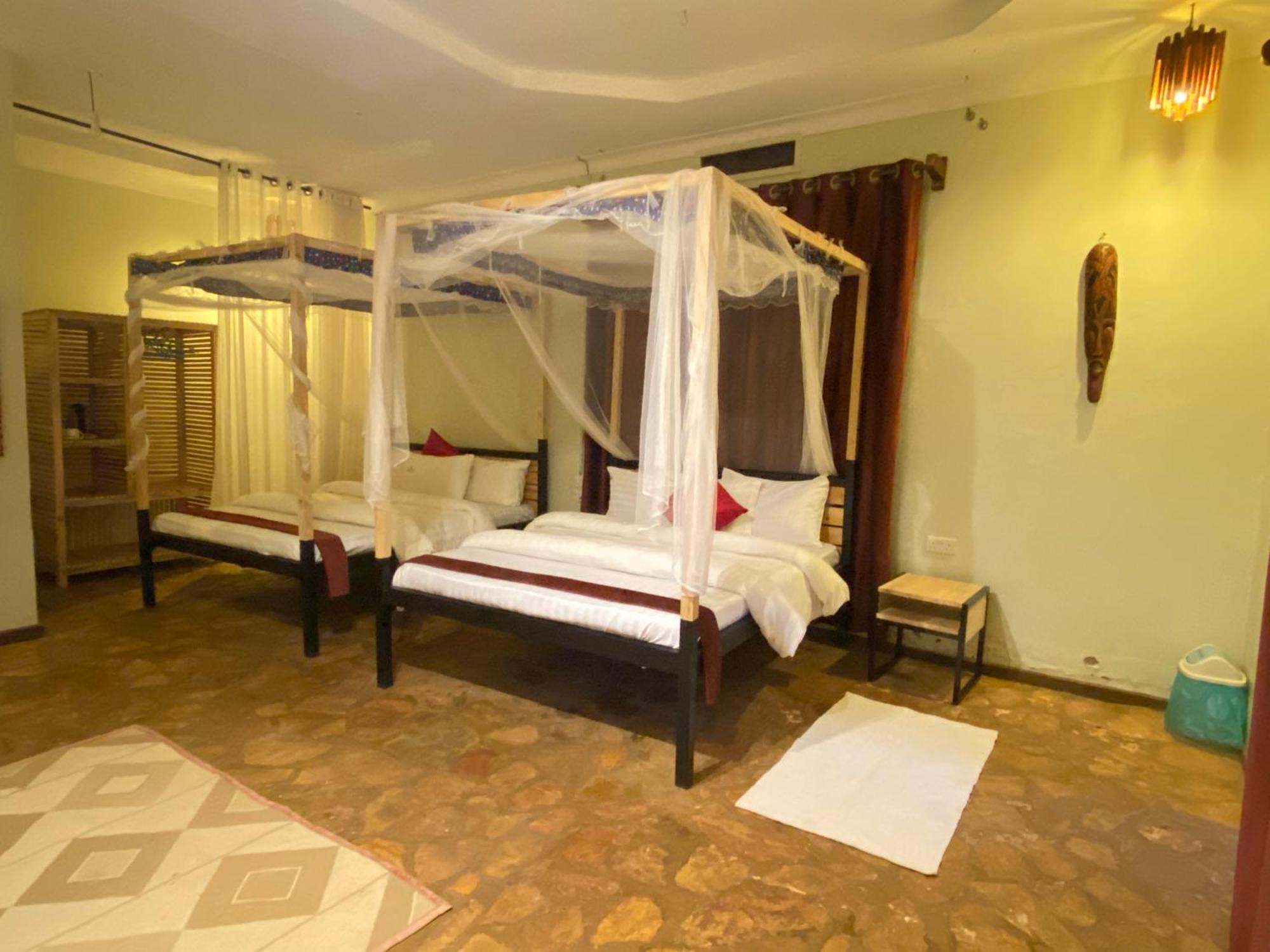 Afro Smile Hotel & Guest House Jinja Exterior photo
