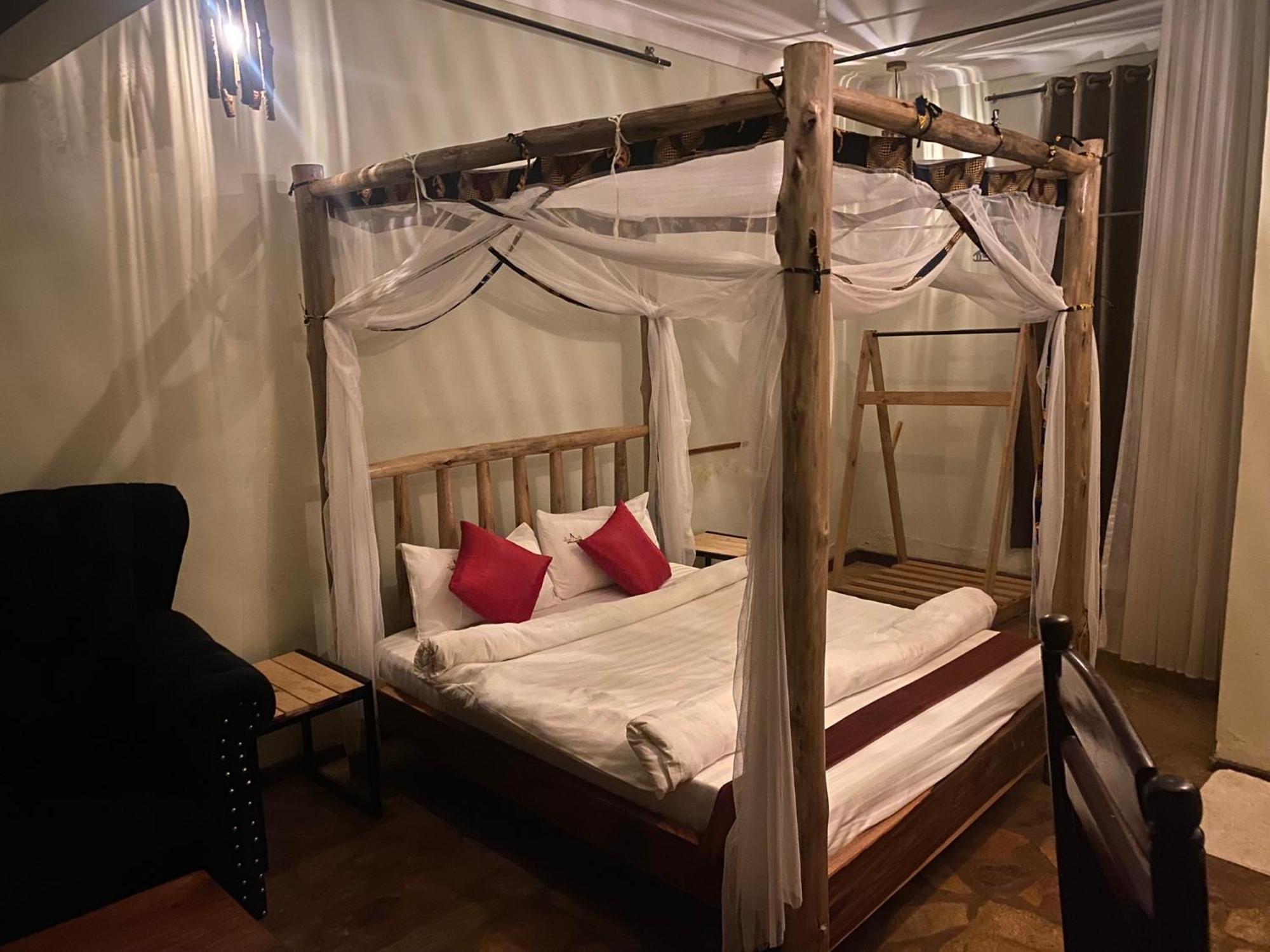Afro Smile Hotel & Guest House Jinja Exterior photo