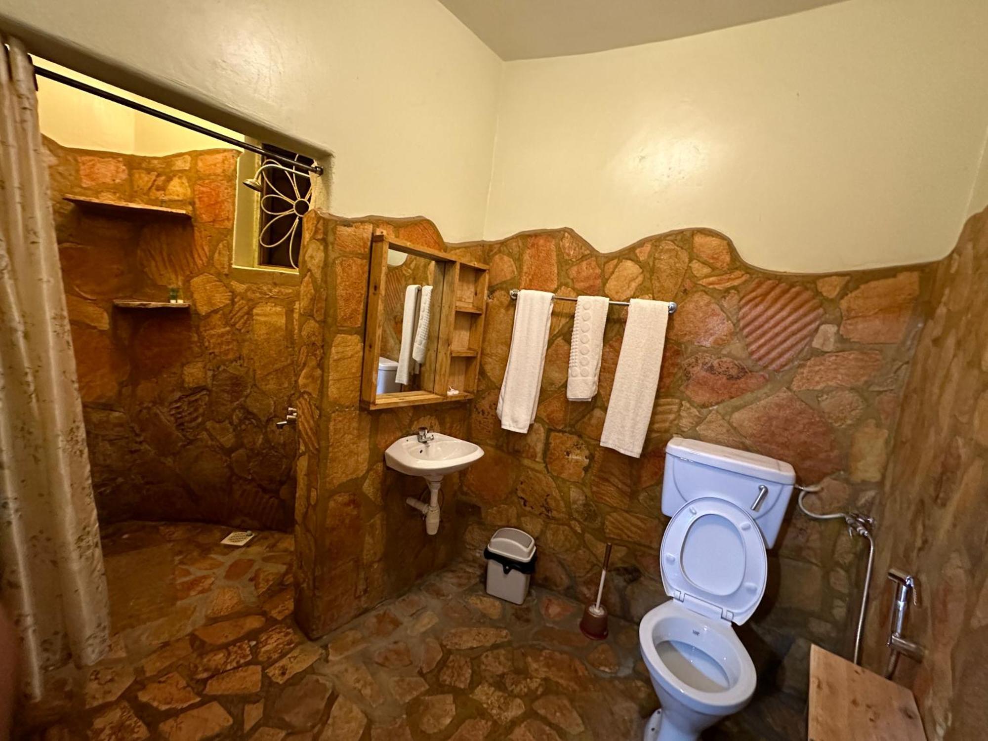 Afro Smile Hotel & Guest House Jinja Exterior photo