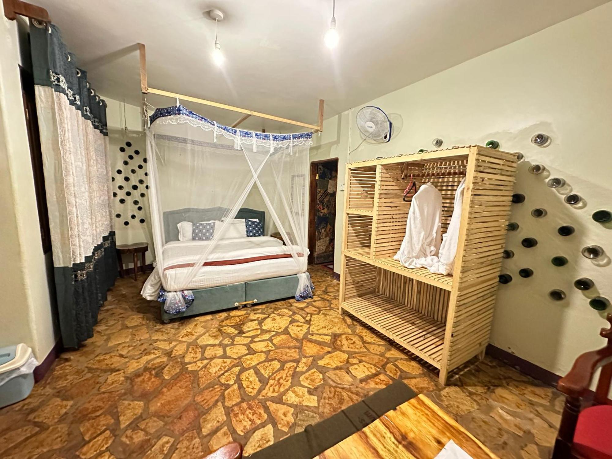 Afro Smile Hotel & Guest House Jinja Exterior photo