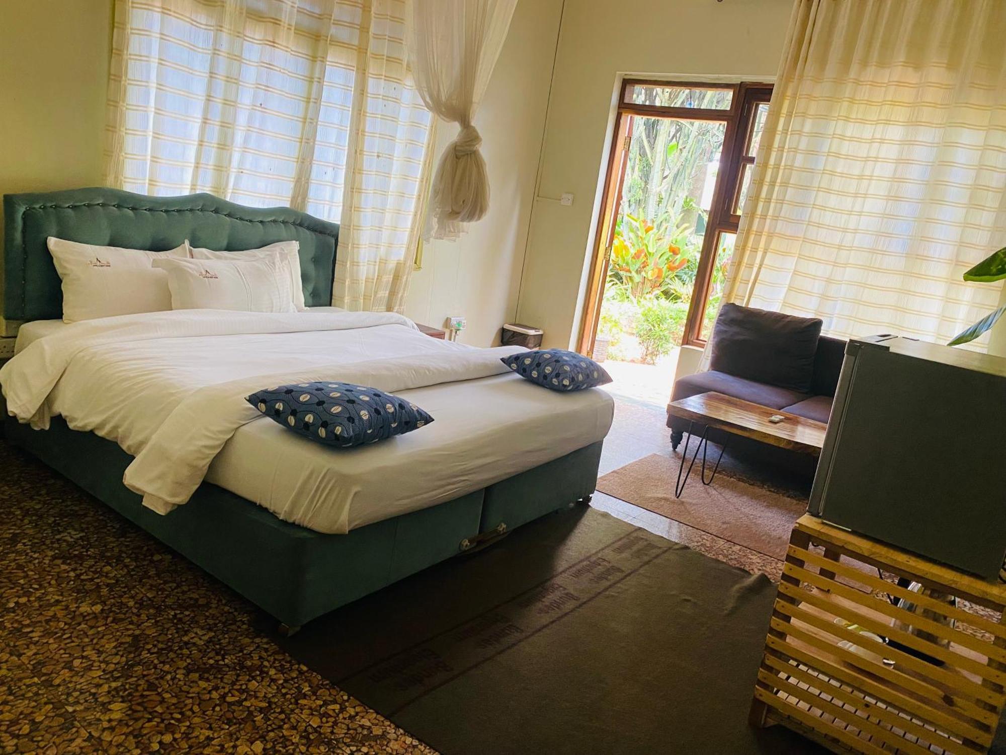 Afro Smile Hotel & Guest House Jinja Exterior photo