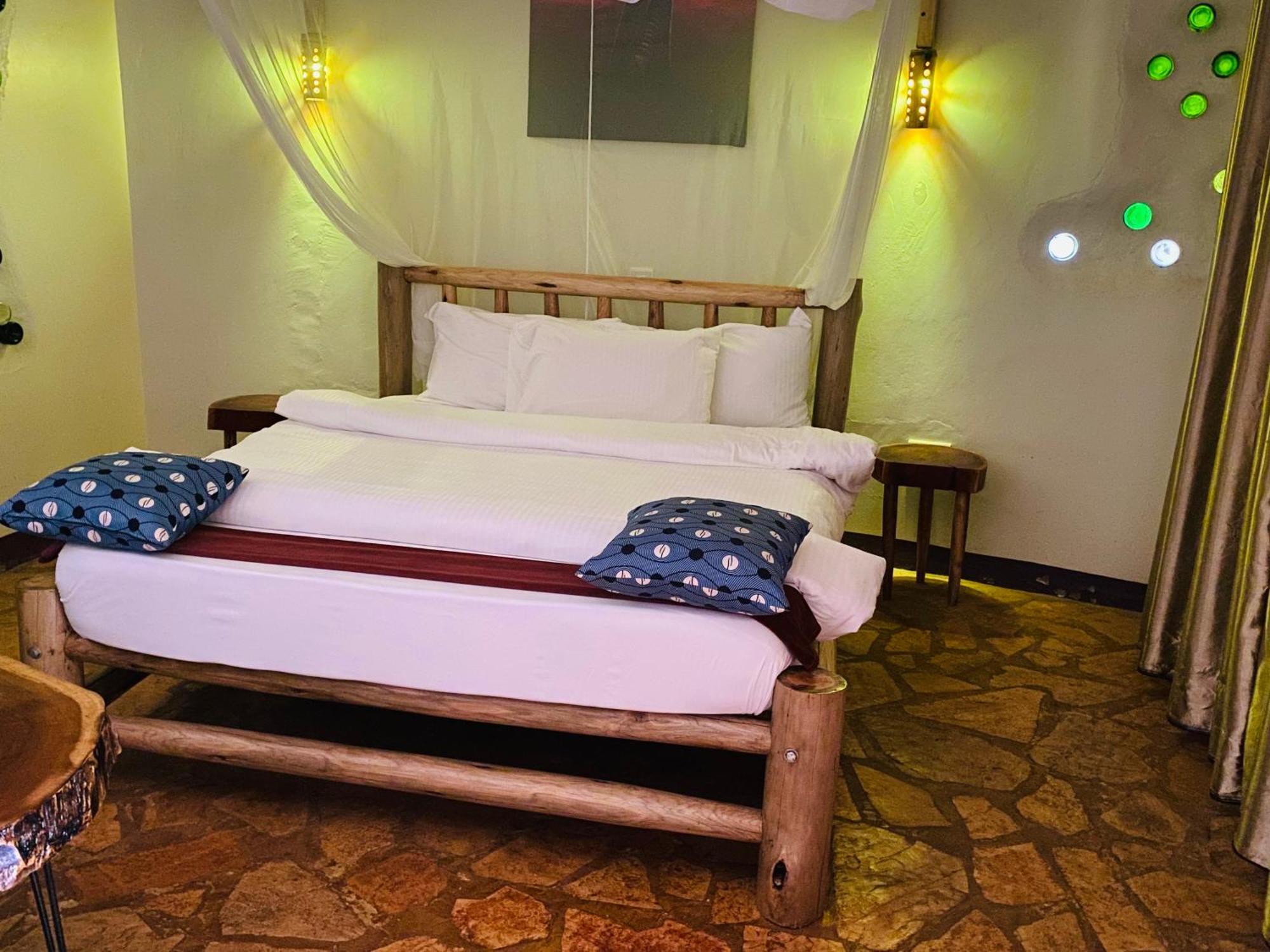 Afro Smile Hotel & Guest House Jinja Exterior photo