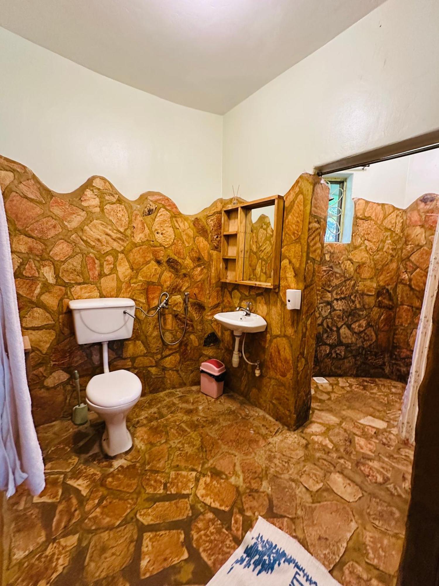 Afro Smile Hotel & Guest House Jinja Exterior photo