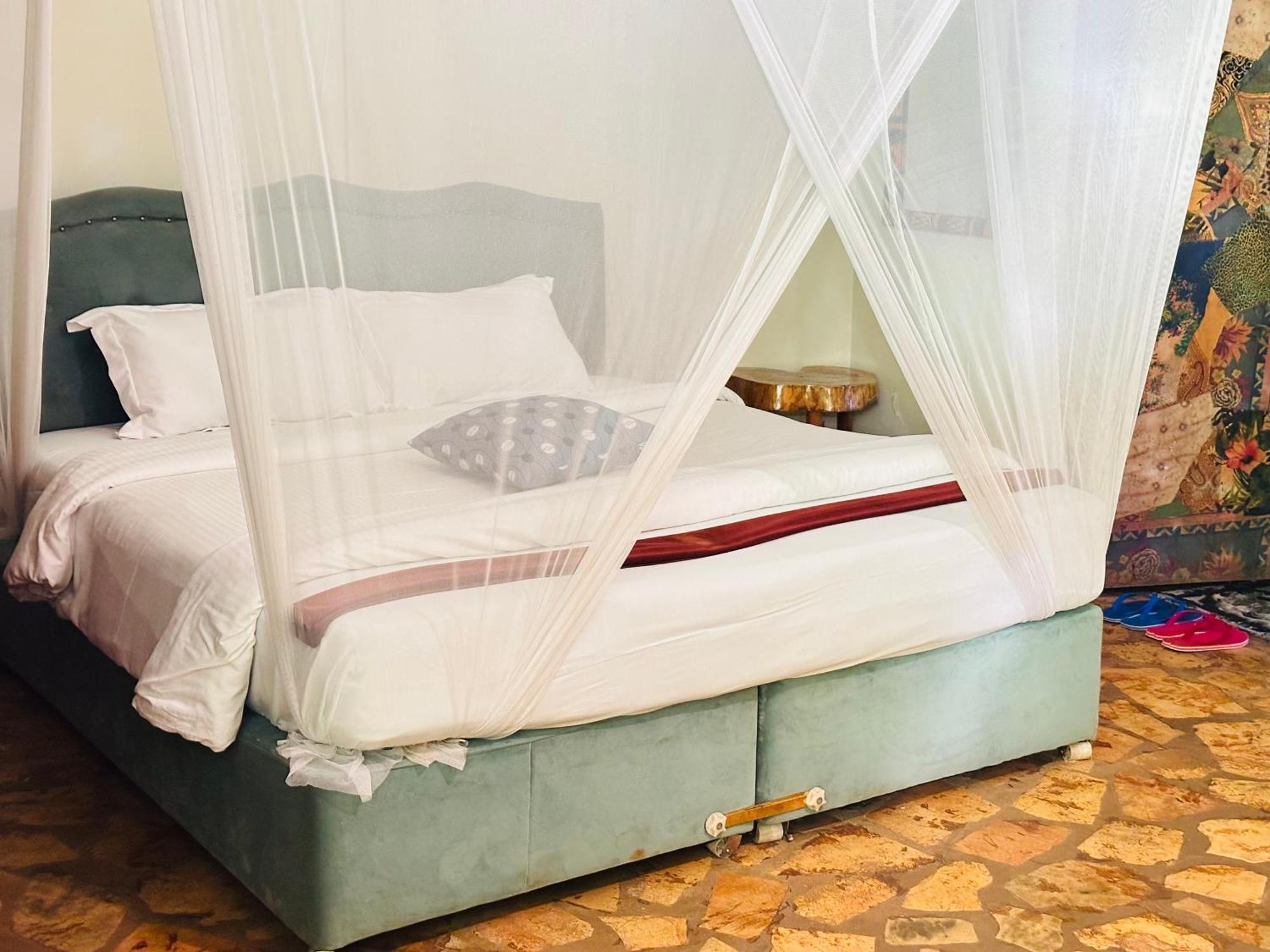 Afro Smile Hotel & Guest House Jinja Exterior photo
