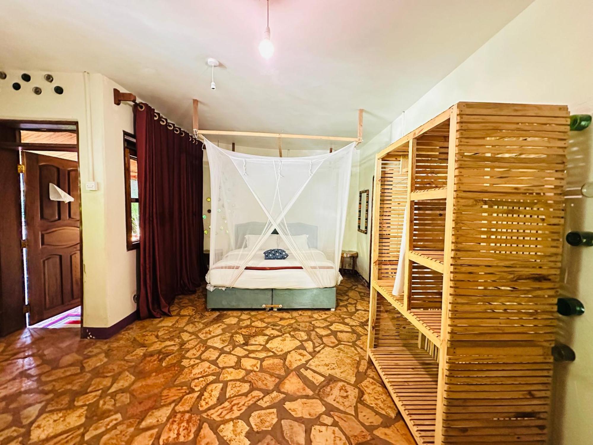 Afro Smile Hotel & Guest House Jinja Exterior photo