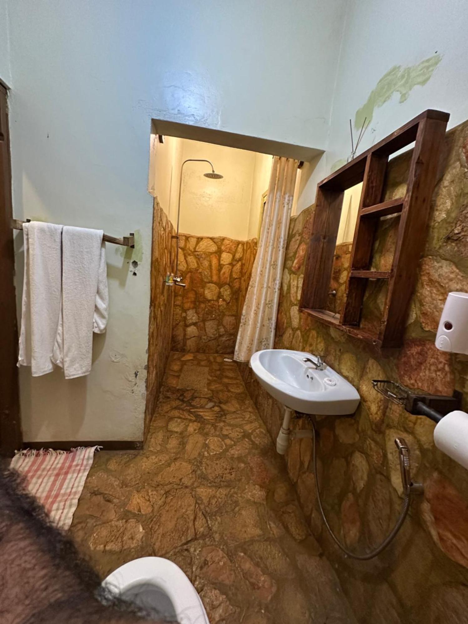 Afro Smile Hotel & Guest House Jinja Exterior photo