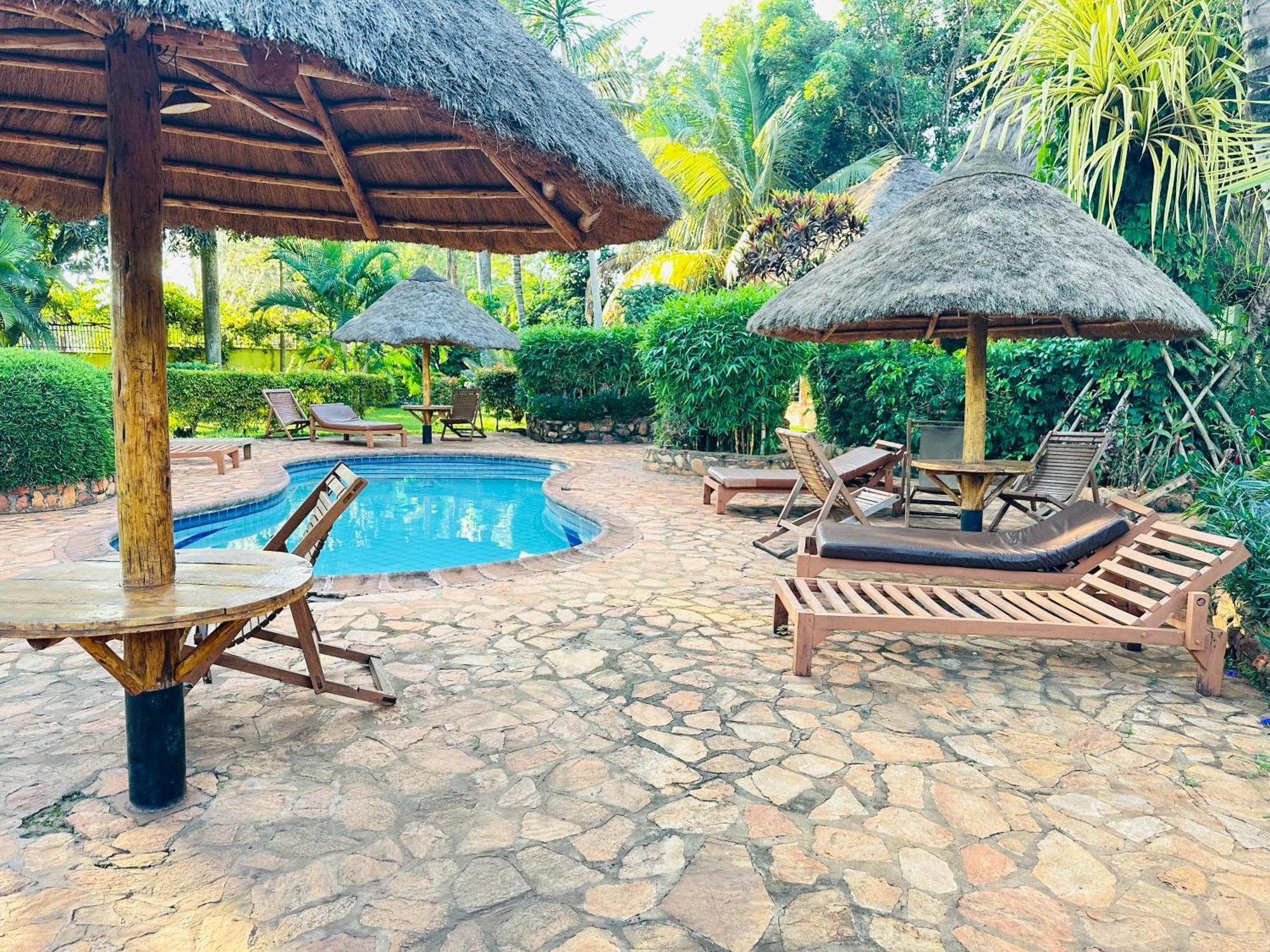 Afro Smile Hotel & Guest House Jinja Exterior photo