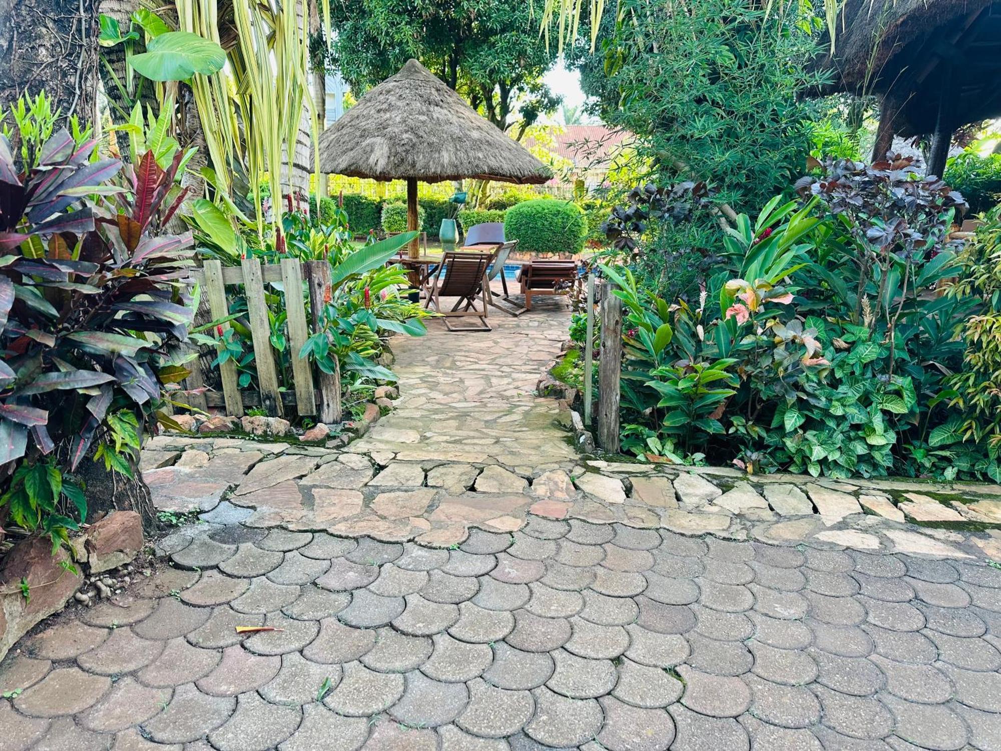 Afro Smile Hotel & Guest House Jinja Exterior photo
