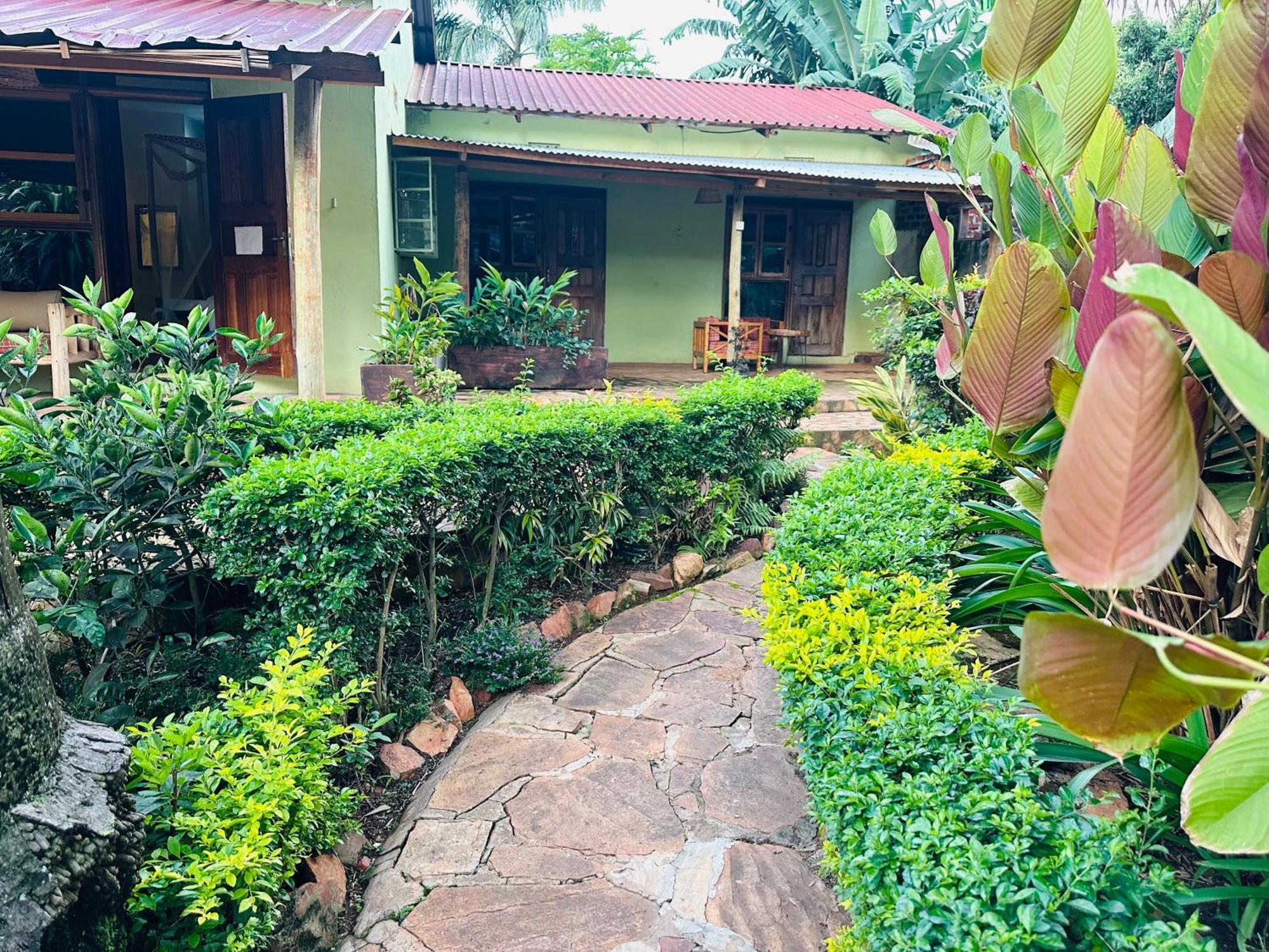 Afro Smile Hotel & Guest House Jinja Exterior photo