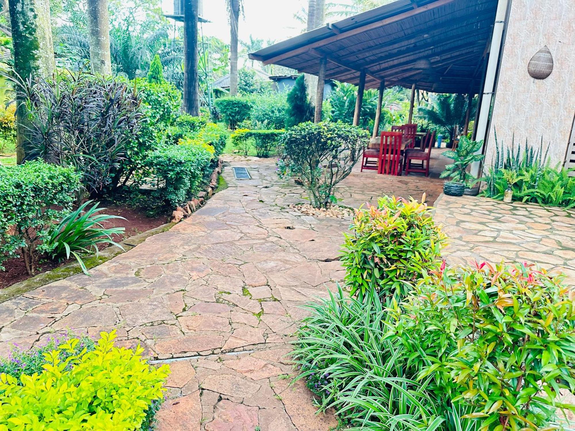 Afro Smile Hotel & Guest House Jinja Exterior photo